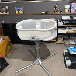 Halo baby bassinet swivel sleeper 