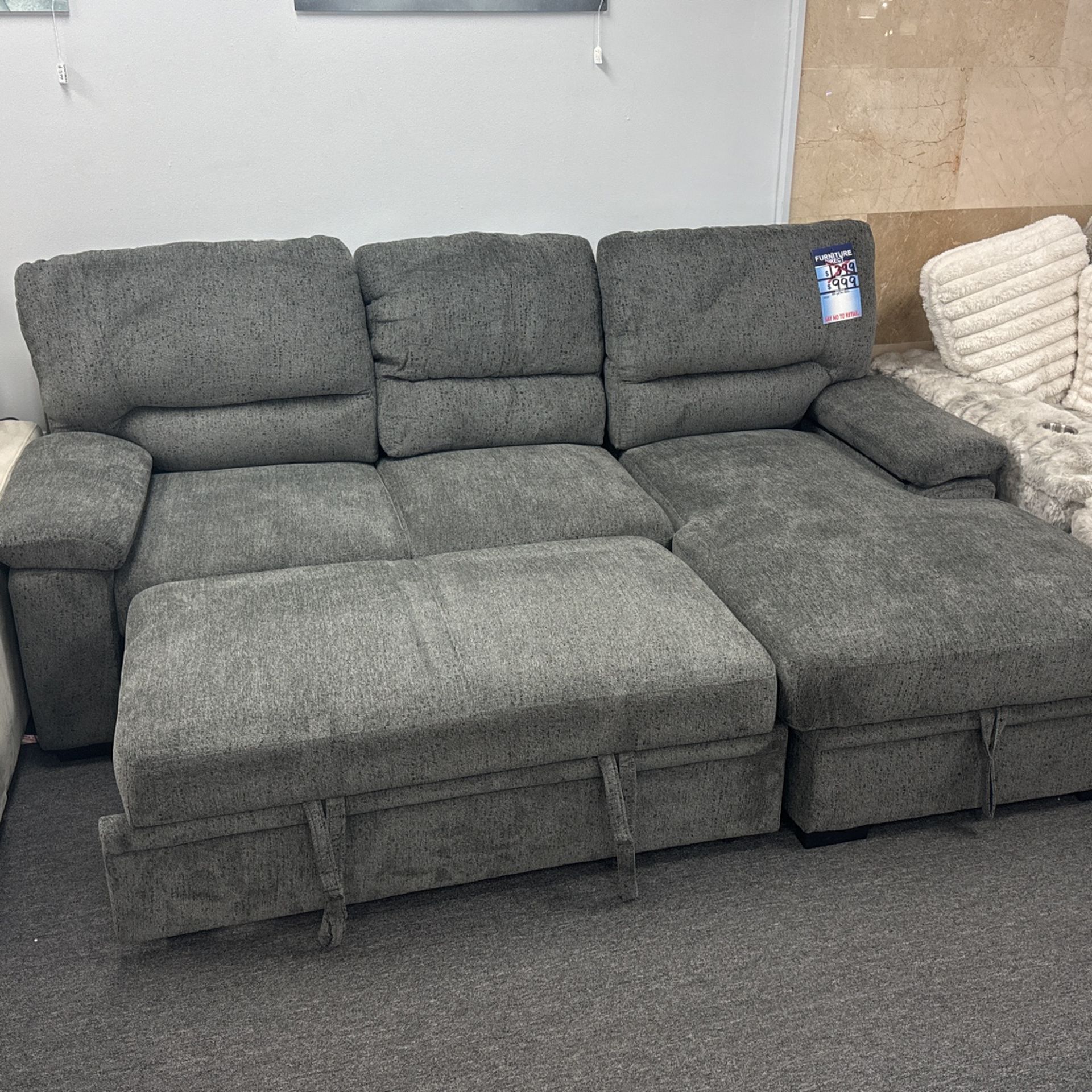Pull Out Sleeper Sofa Sectionals $899