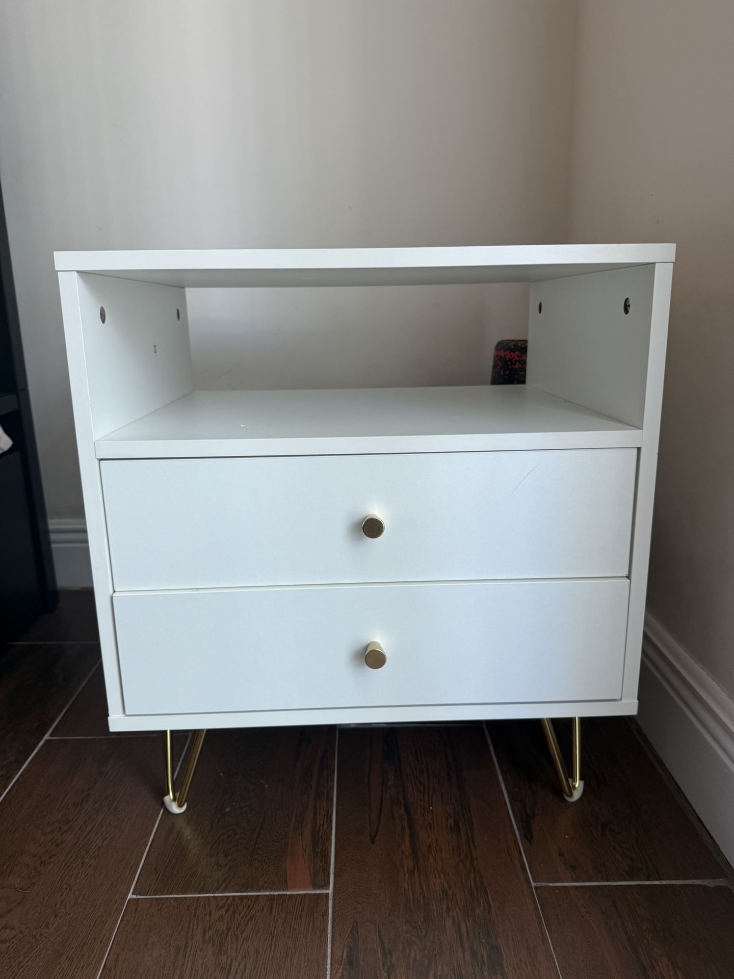 White Wayfair Nightstand – Excellent Condition