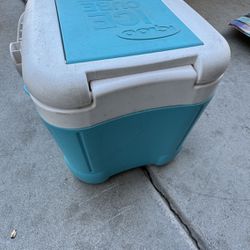 Igloo Cooler With Storage 