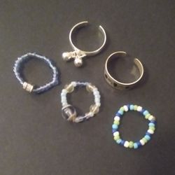 BRAND NEW IN PACKAGE LADIES TEENS GIRLS VARIETY SET OF 5 ADJUSTABLE SIZE SILVER OPEN BACK & BEADED STRETCH TOE RINGS 