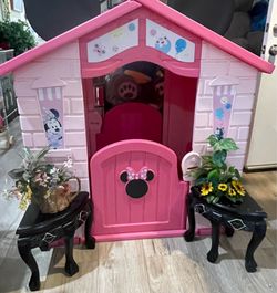 Minnie Mouse playhouse, very nice condition $110