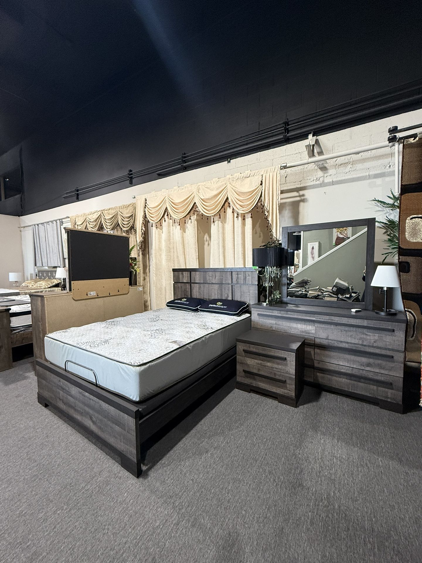 4 Pc Queen Bedroom Set 