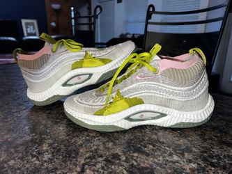 Nike Cosmic Unity 3 - Size 8