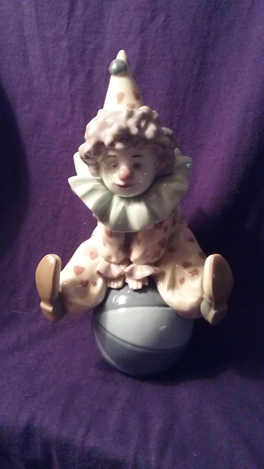 LLADRO Figurine #5813 "Having A Ball"