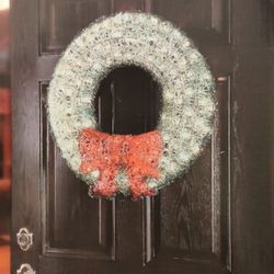 24" Pre-Lit Glistening Green Wreath