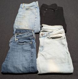 4 Pair Of Men's Jeans Size 31" Waist