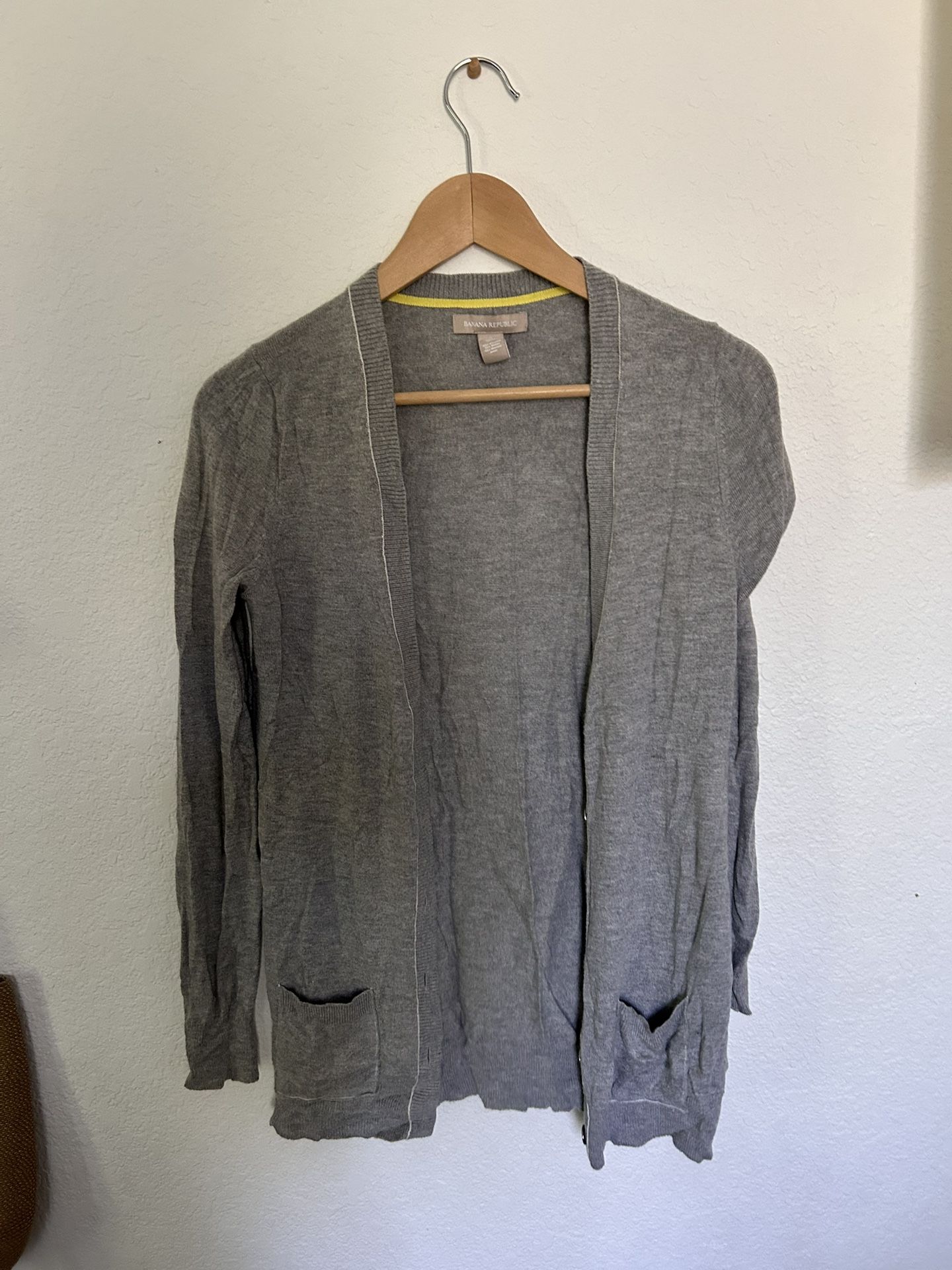 woman’s banana republic cardigan