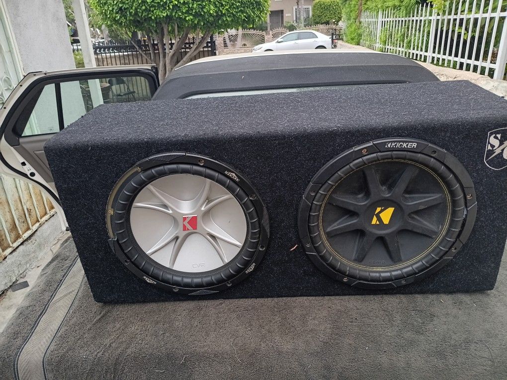 12ich Kicker Speaker 900watt And 800watt  Each  And Amplifier 1504watt 