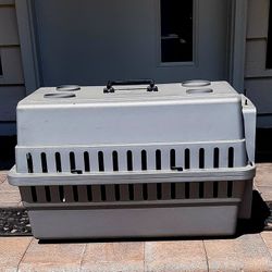 Animal Carrier/Pet Kennel