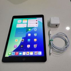 iPad 10.2 inch 2019 (Works perfectly, comes with the charger)