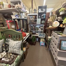 Vintage Furniture, Collectibles & Decor 