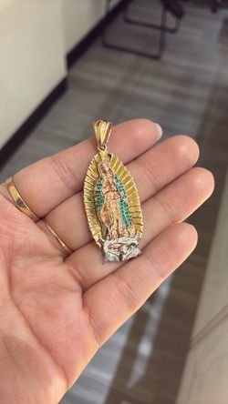 14 k gold virgen de Guadalupe