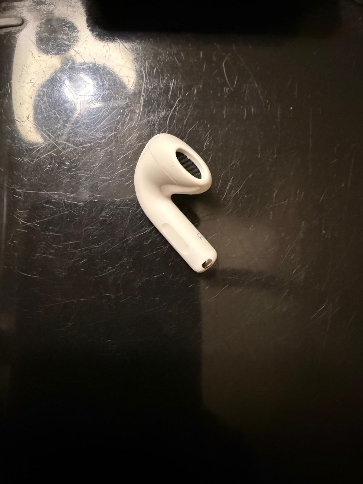 AirPod 4 Generation Only Right Ear Perfect Condition $55