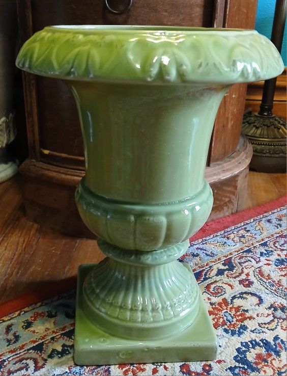 Beautiful GREEN URN Shaped VASE High Gloss Distressed. PERFECT! - $10 (Washington Park, i25 and Alameda, Denver)