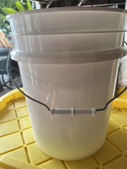 5 Gallon Buckets 
