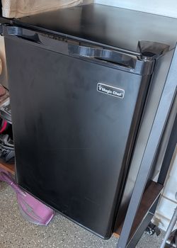 Magic Chef Black Mini Fridge 2.6cu Great condition
