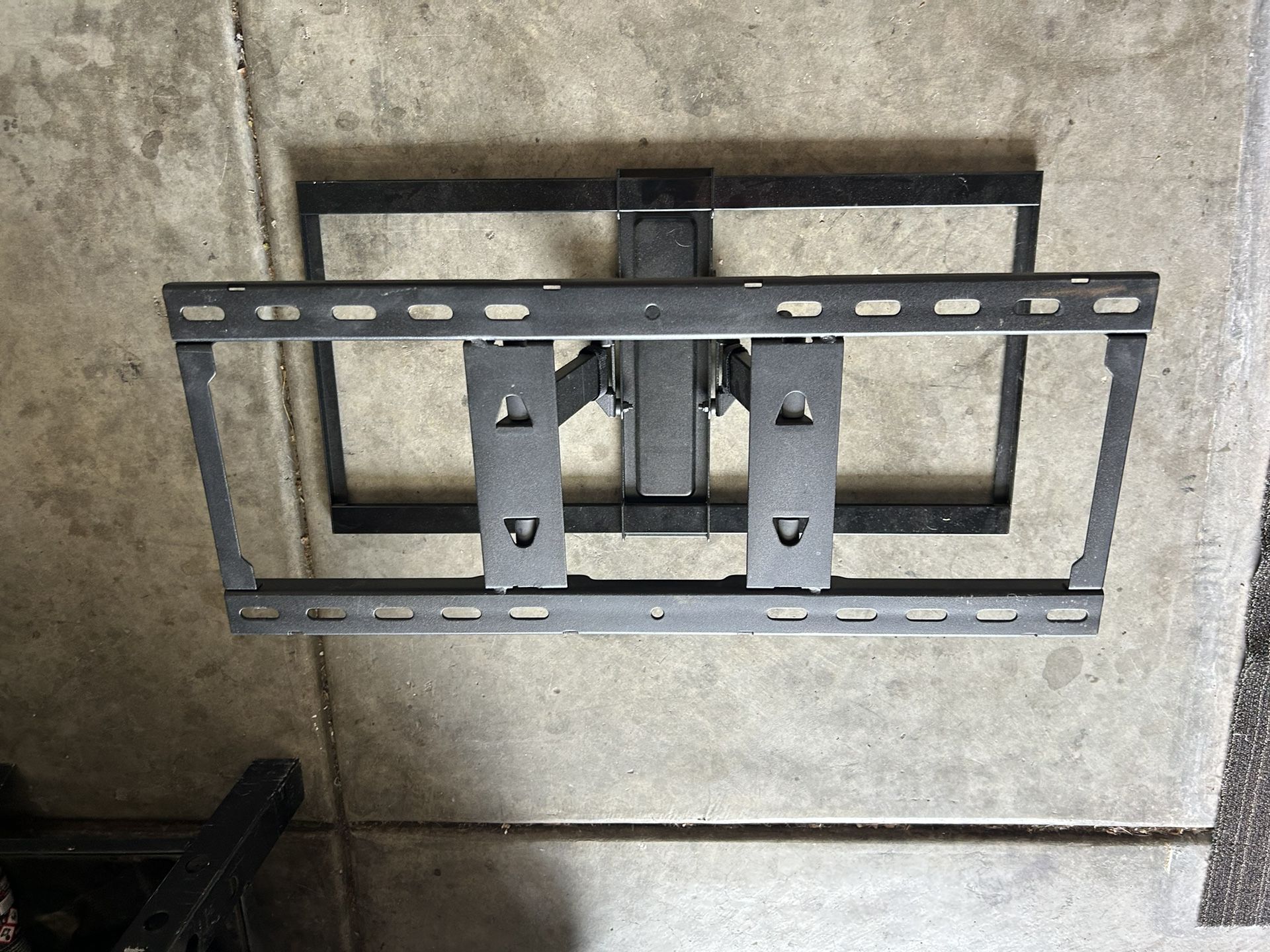 TV MOUNT 