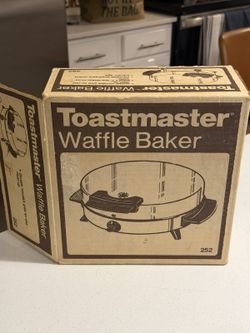 vintage Toastmaster Waffle Baker Model 252