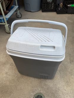 Rubbermaid small cooler
