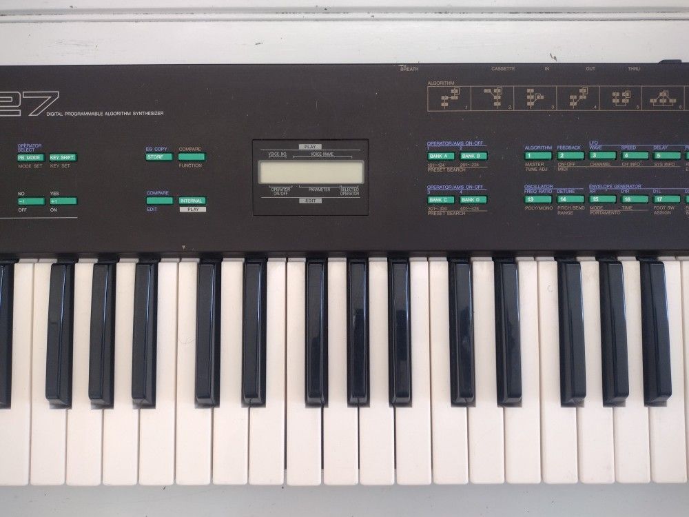 Yamaha Synthesizer Yamaha DX27 Works