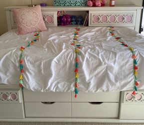 Twin day bed with storage