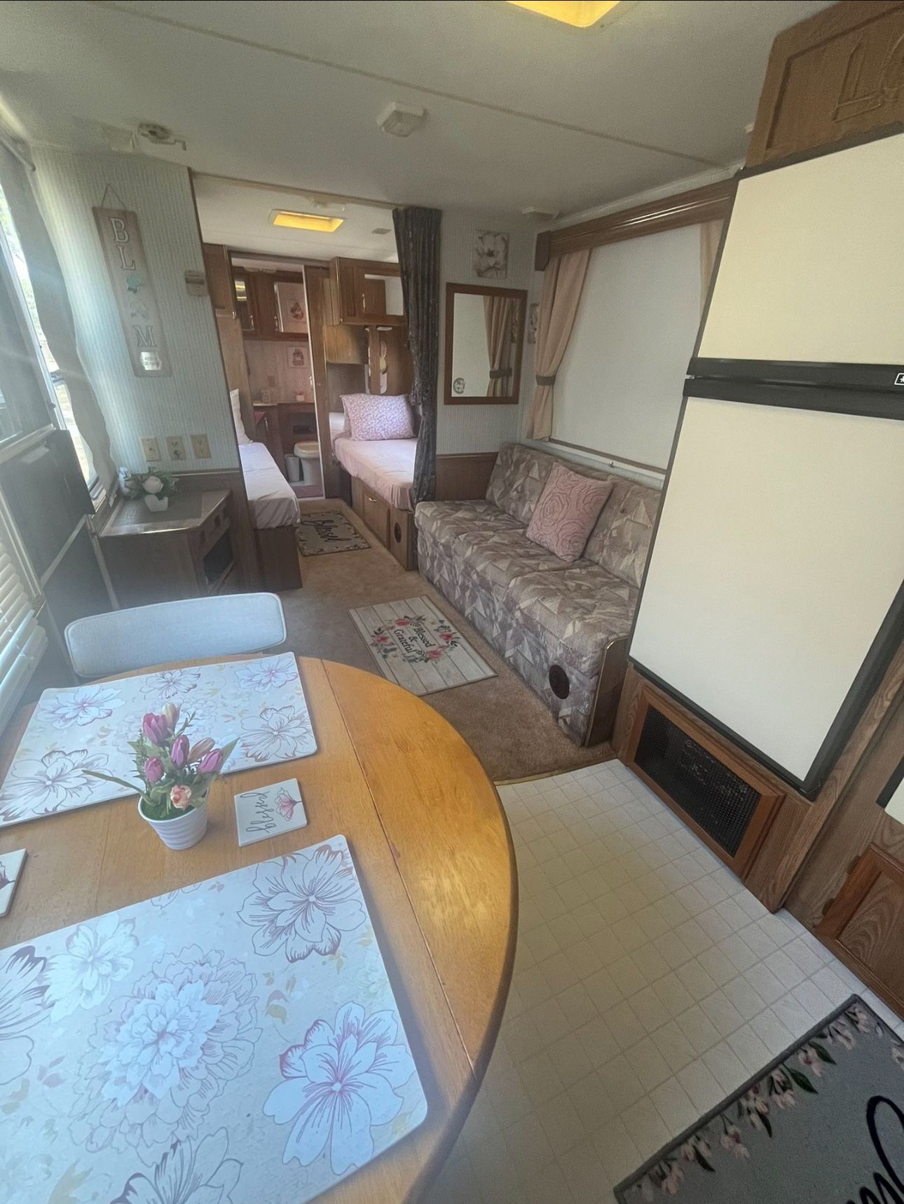 91’ COACHMEN 24 Ft. TRAILER 2-DOORS  TWIN BEDS!