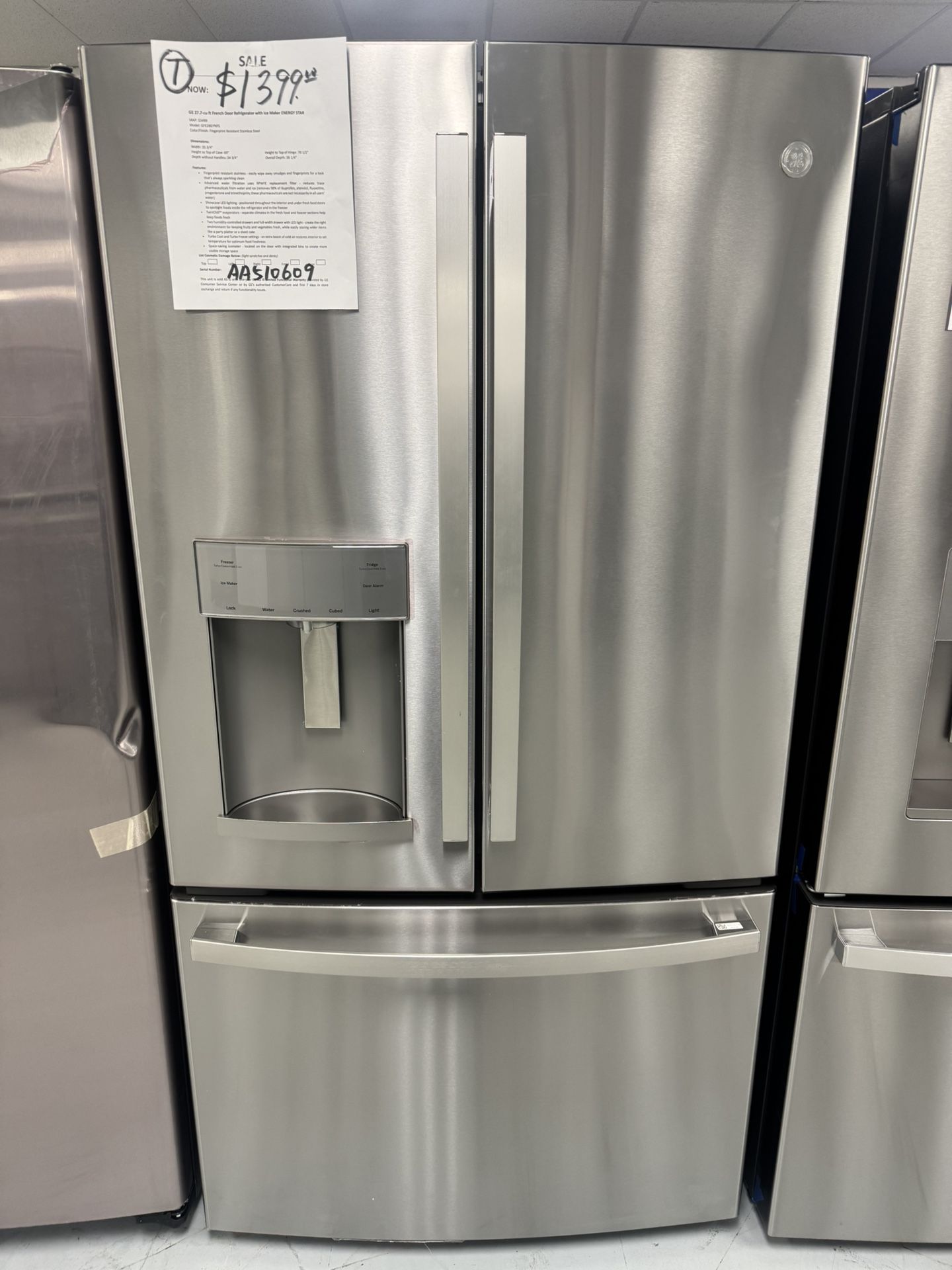 GE 27.7-cu ft French boor Refrigerator with Ice Maker