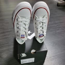 Converse Women size 5.5- NEW
