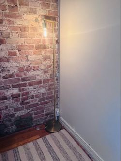 Brass floor lamp, comes w/ bulb, no shade