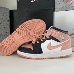 Air jordan 1 mid Size 5y ( pick up only)