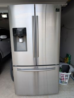 Samsung 24.6 Cu Ft French Door Fridge - RF263BEAESR - Great Condition