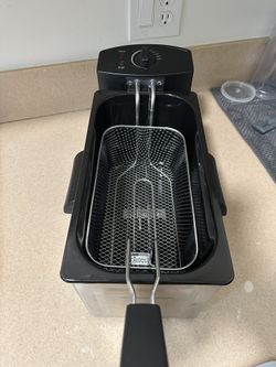 DEEP FRYER - Hamilton - USED ONCE for Sale in West Palm