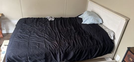 White bed frame with two drawers