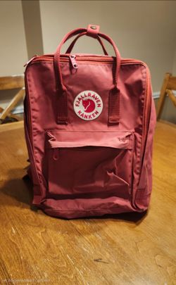 Fjällräven Kånken backpack - Red Maroon color
