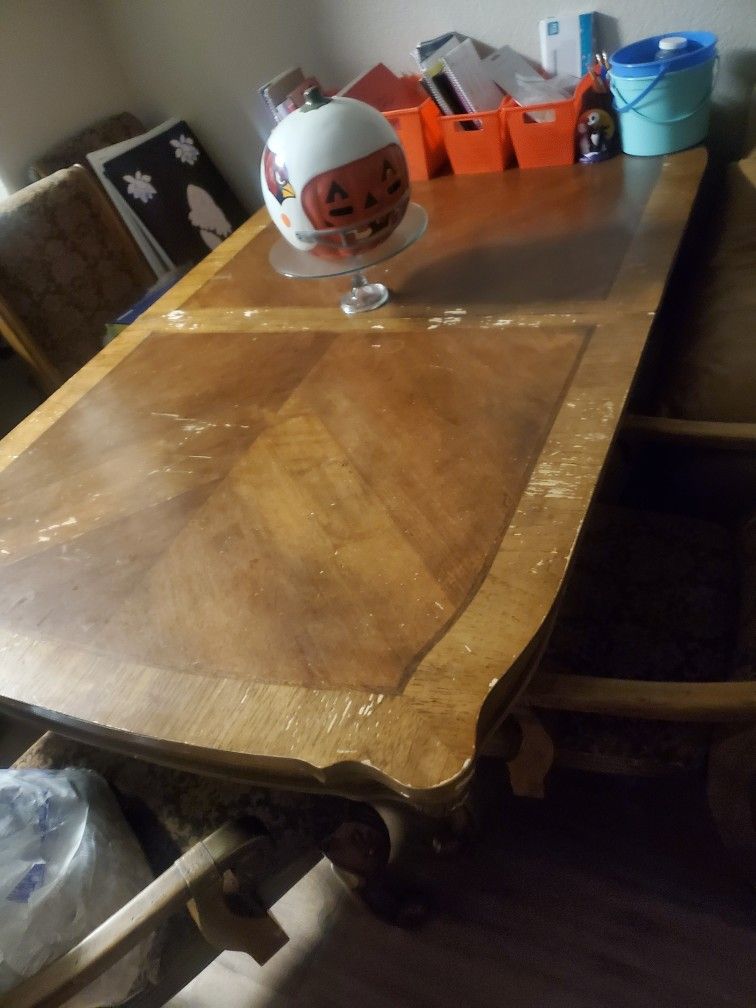 Antique Solid Oak Table With Leaf Extender And 6 Chairs