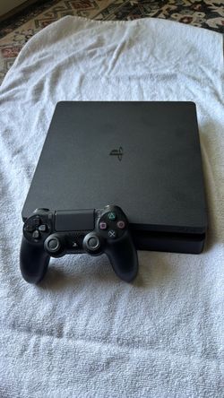 PS4 console - in excellent condition!
