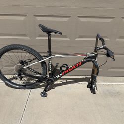 Pivot LES 27.5 Carbon Mountain Bike Size Medium 