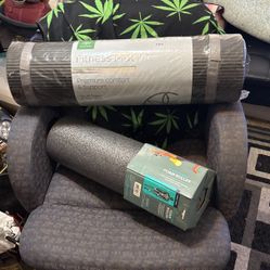 Gaiam Yoga Fitness Matt - 10 MM & Foam Roller