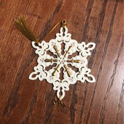 2004 China Snowflake Ornament 