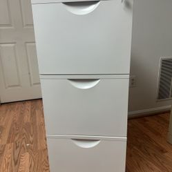 Nearly New 3 Drawer Filing Cabinet With Keys