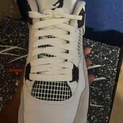 Jordans Whit And Black Cement 4s