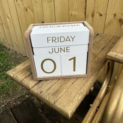 Desk Calendar 