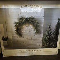 Wondershop - Lit Metal Wreath 
