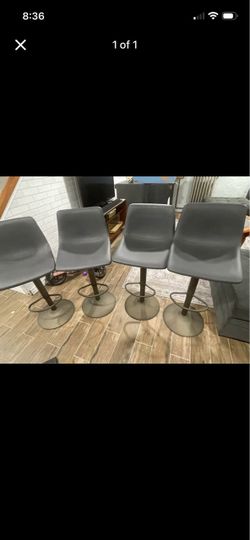 4 Barstools