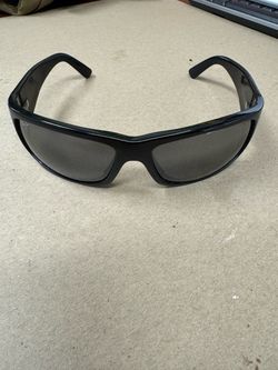 Authentic Maui Jim Peahi Sunglasses – Model 202-02 / MJ0202S Authentic Maui Jim Peahi (Model 202-02 / MJ0202S) sunglasses in glossy black. These featu