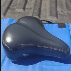 🔥 ONLY $40!! EXX COND BONTRAGER/TREK LEATHER CUSHY COMFORT PLUS BIKE SEAT WITH INTERIOR SPRINGS.**NEED TO SELL THIS ASAP-PLEASE HELP!!🔥