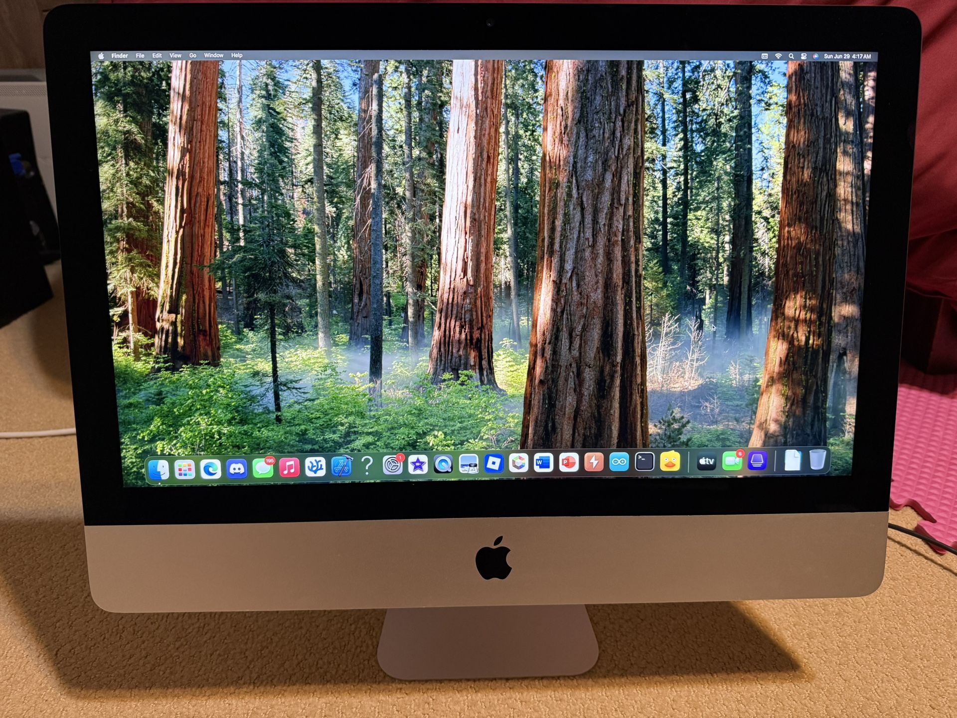 Apple iMac 21.5” 4K (500GB SSD, Intel Core i3, 24GB RAM)