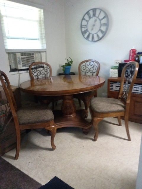 Round Dining Room Table
