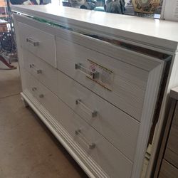 Dressers /. Cajoneras 